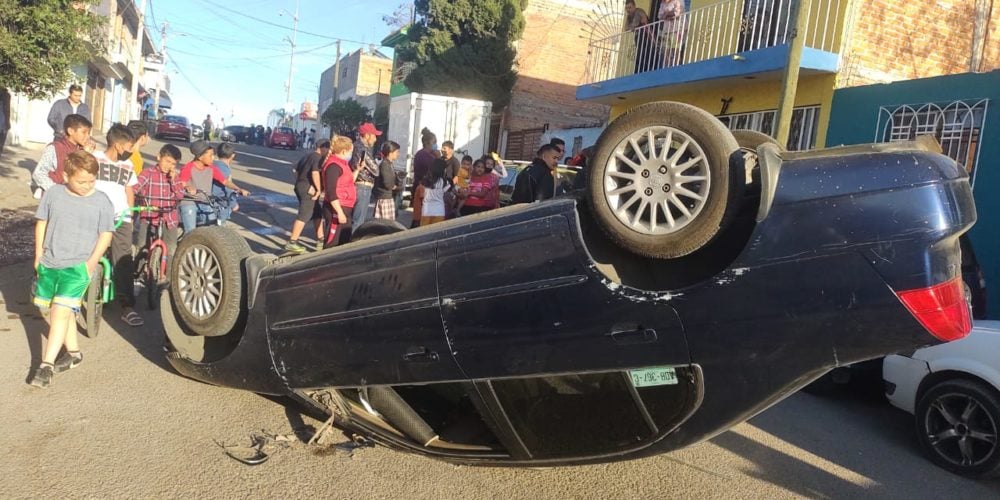 Conductor Vuelca Y Abandona Su Veh Culo En El Guadalupe Peralta El