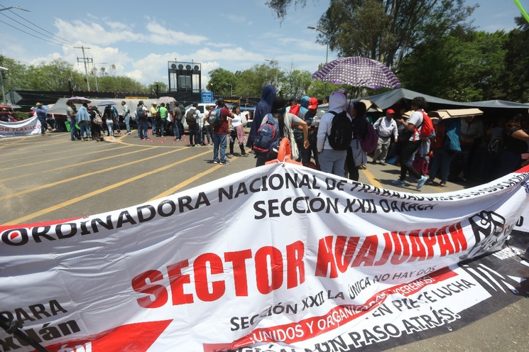 Maestros De La CNTE Bloquean El Aeropuerto De Oaxaca El Clarinete