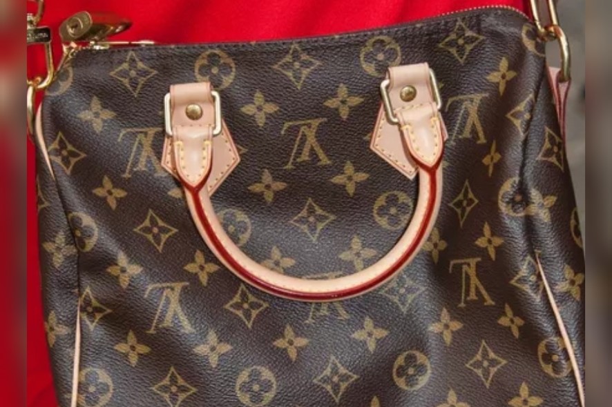 TikTok.Jefa regala bolsa Louis Vuitton falsa; video se hace viral