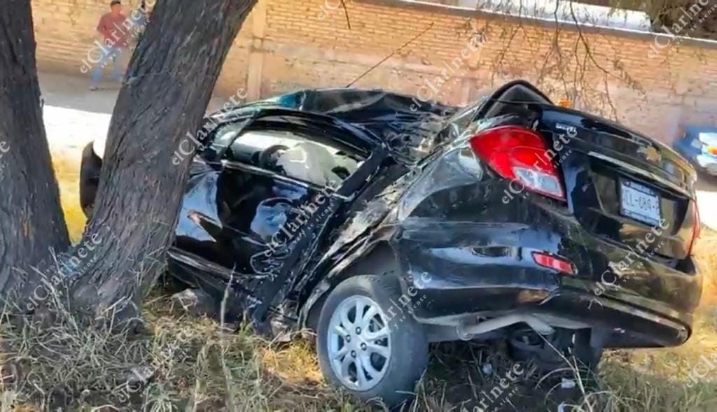 2 Heridos Dejó Choque Contra árbol En Pabellón De Arteaga El Clarinete 9763