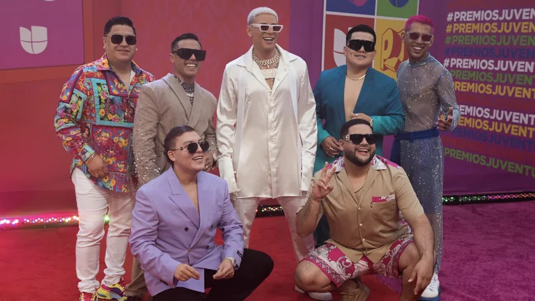 Tiene miedo? Peso Pluma reacciona al anuncio del nuevo disco de Bad Bunny -  Infobae