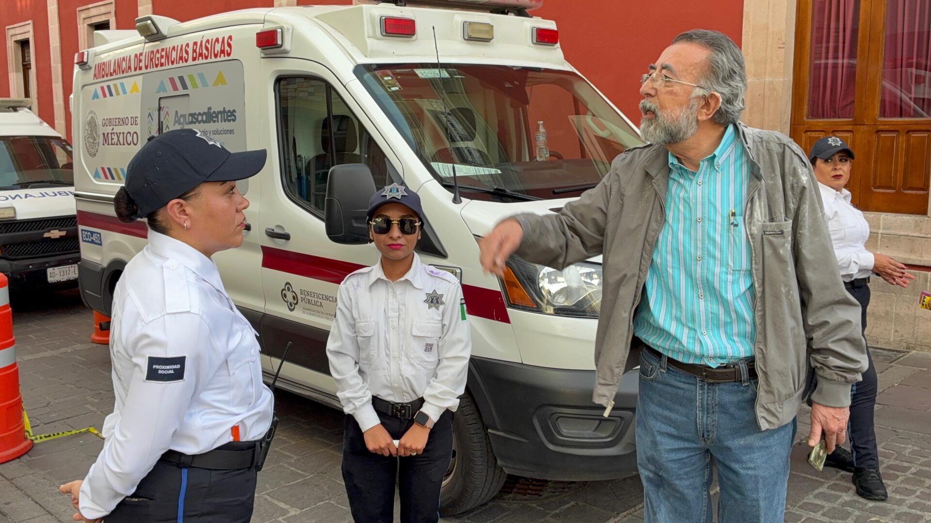 Ex ombudsperson se jalonea y discute con policías mujeres en 8M - El ...