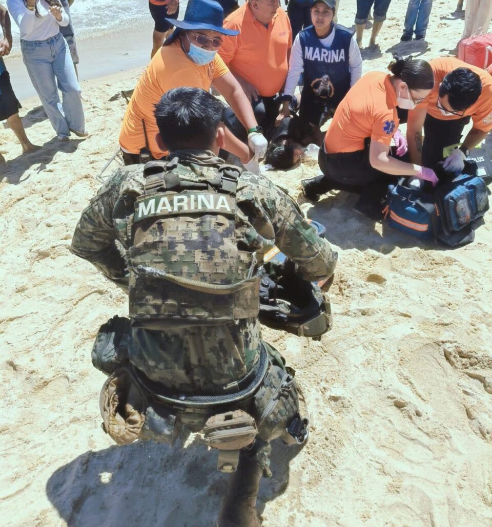 Marina rescata turistas en playas de Baja California y Oaxaca por Semana  Santa - El Clarinete